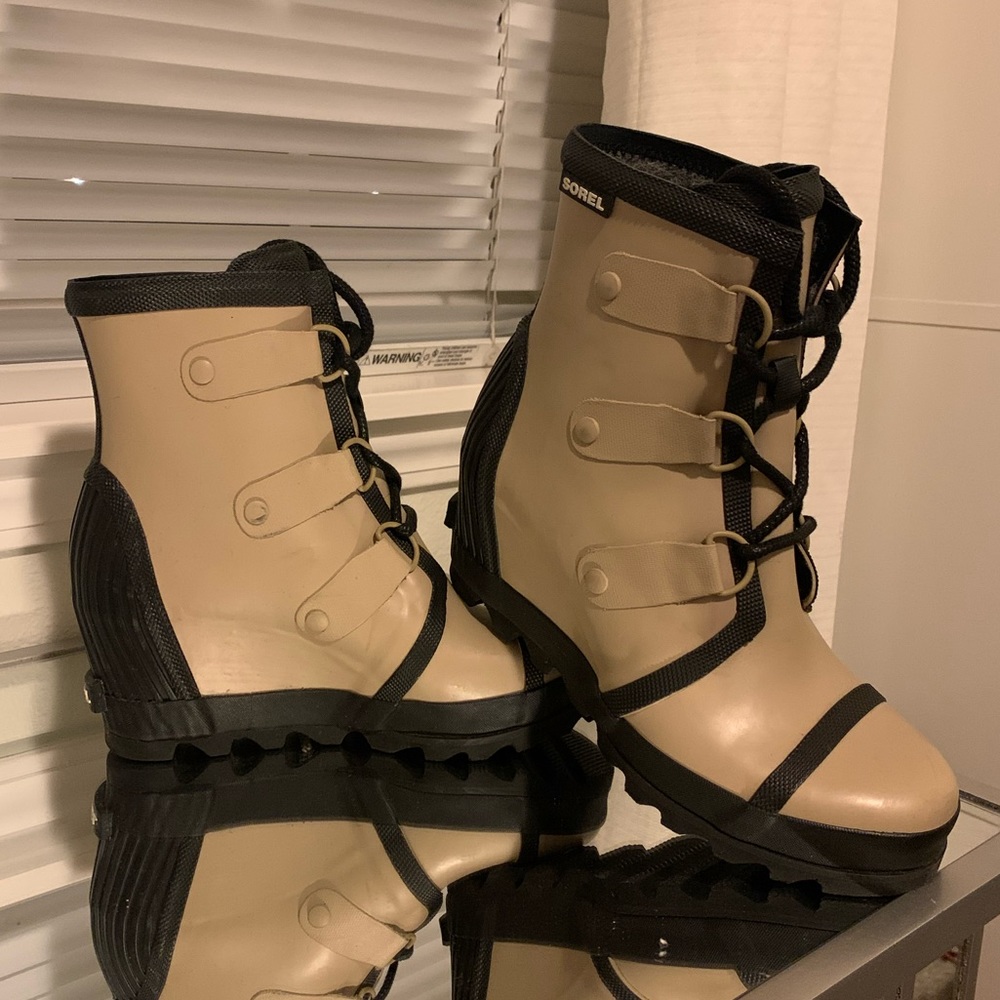 Sorel Joan Wedge Boots Sz 7.5